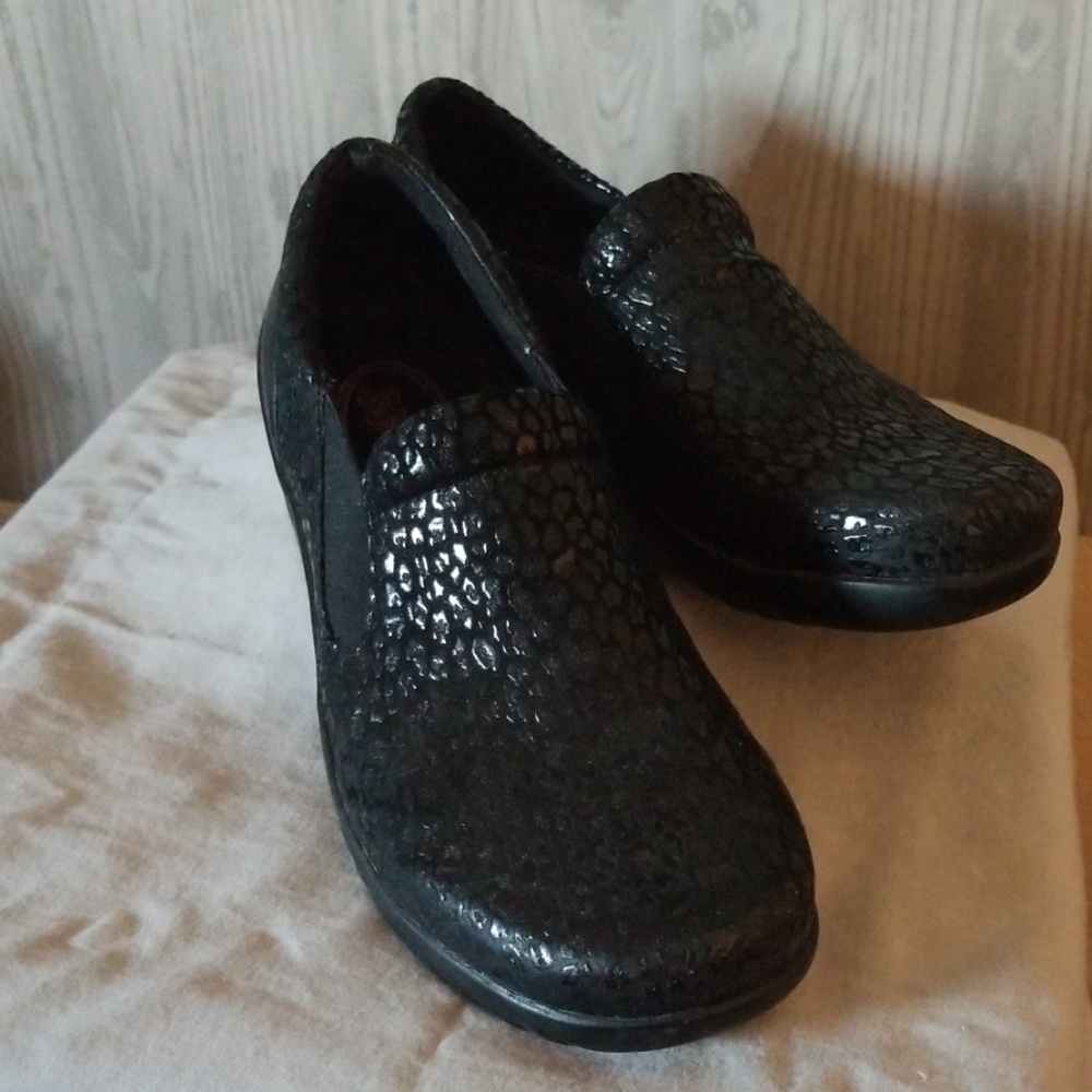 Klogs 9.5 Black Leopard Print Women's Nursing Shoe